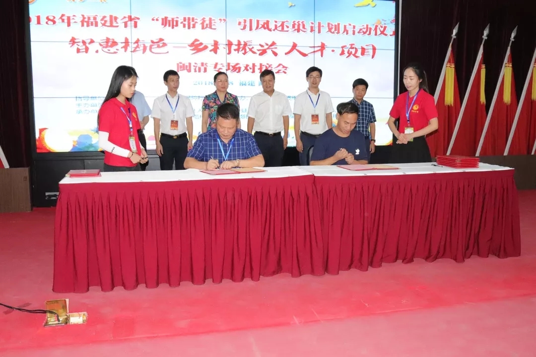 送上黨的關(guān)愛　致以節(jié)日問候    市領(lǐng)導(dǎo)來公司走訪慰問生活困難黨員