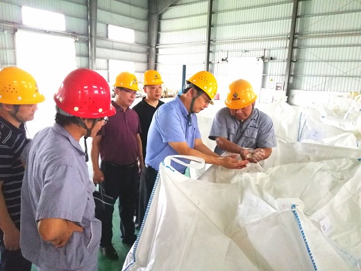 乘勝前進不停步    不斷實現(xiàn)新目標(biāo)    閆麗君到瑞嘉調(diào)研試生產(chǎn)時強調(diào)